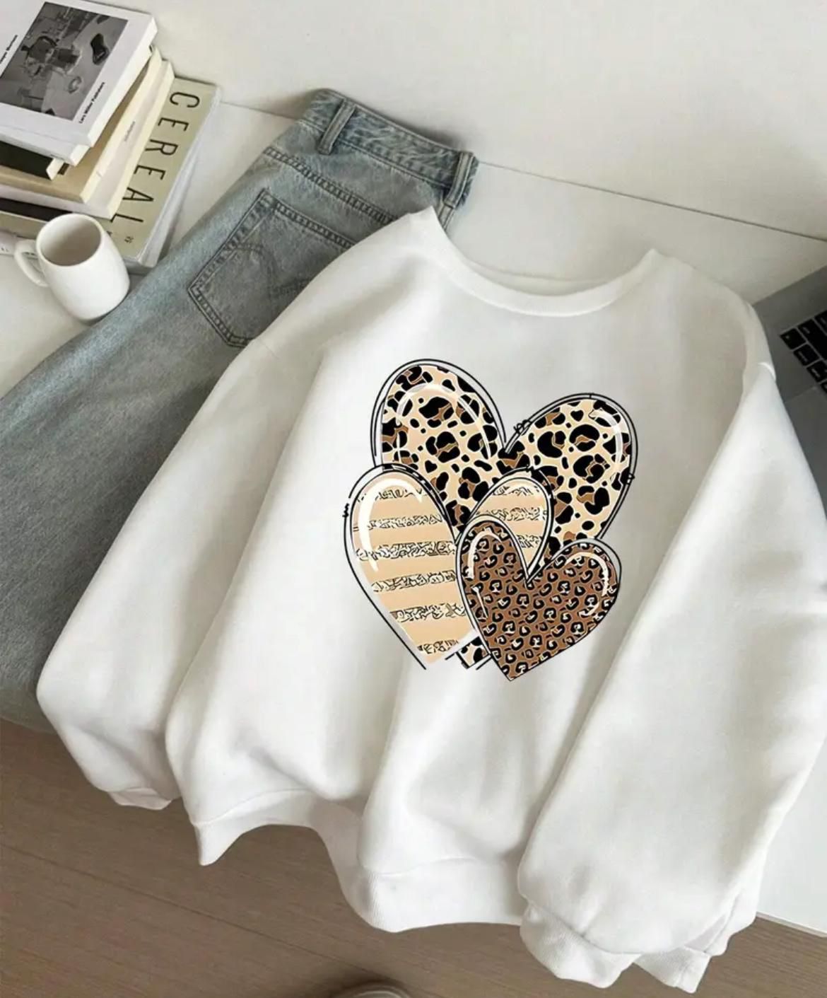 Oversized Leopard Heart sweater - White