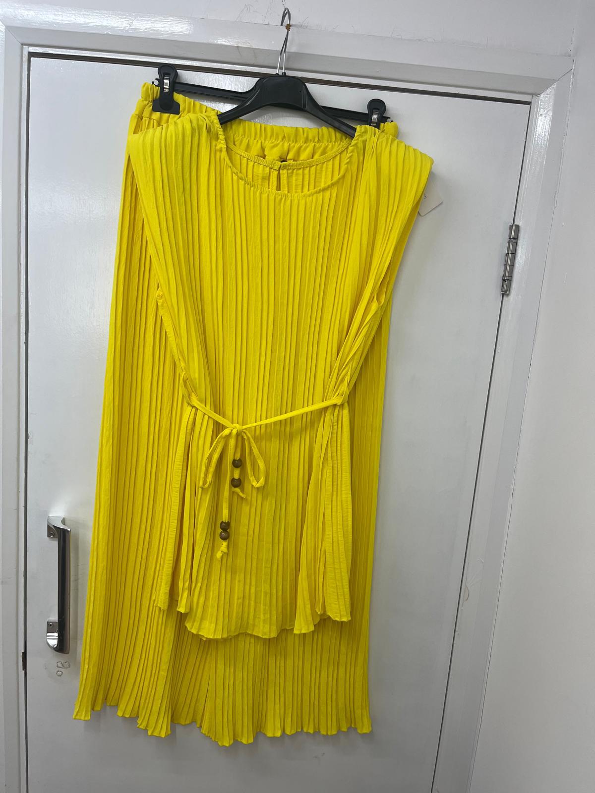 Padded shoulder 2 piece pleated coord with belt - 10 Colours