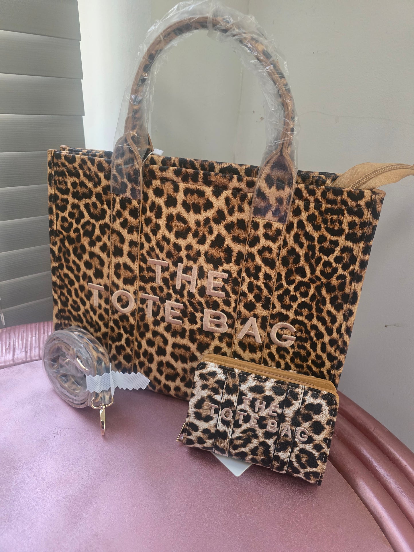 Leopard tote bag and purse set
